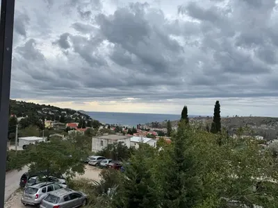 a group of cars parked in a parking lot at Sutomore Apartman in Sutomore