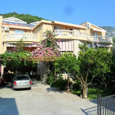 Apartments Kalluka