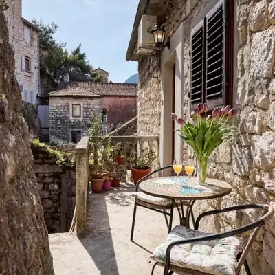 Old Town Terrace Vibe
